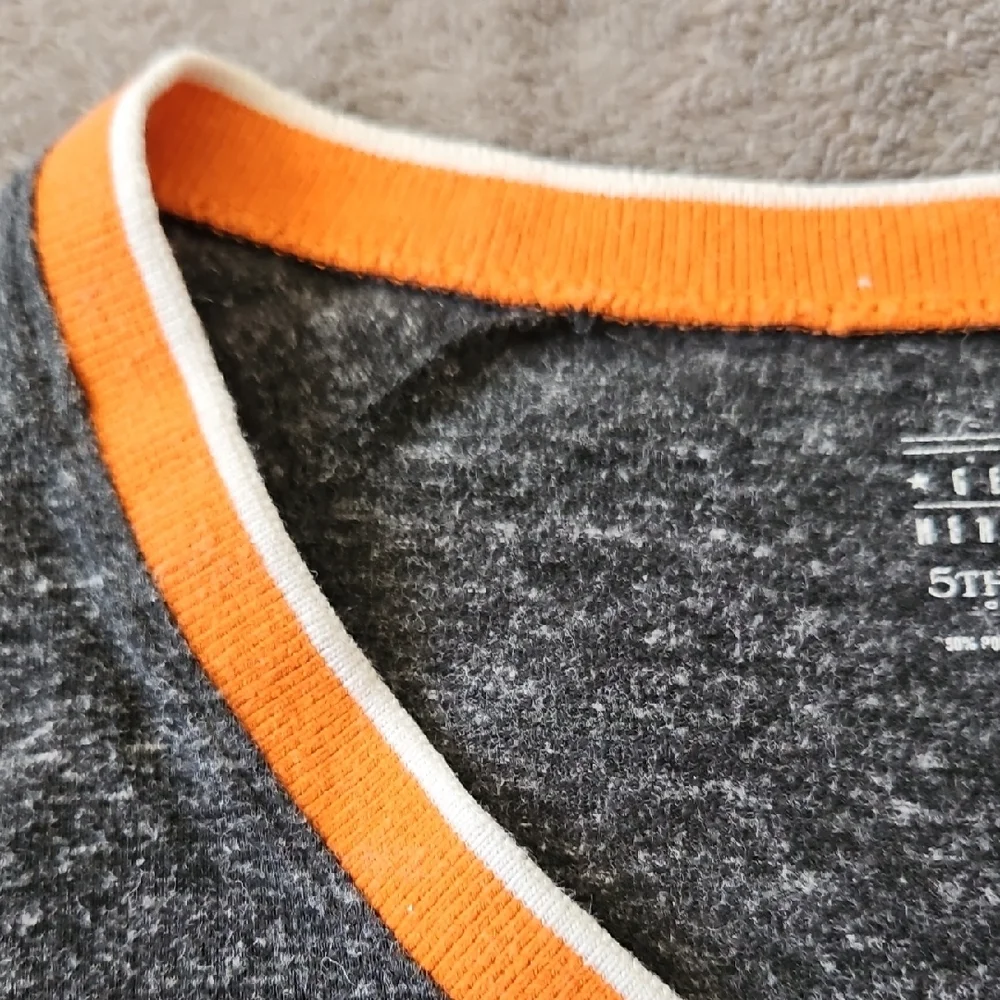 5th & Ocean Black and Orange V-Neck Kids Tee - Picture 6 of 7